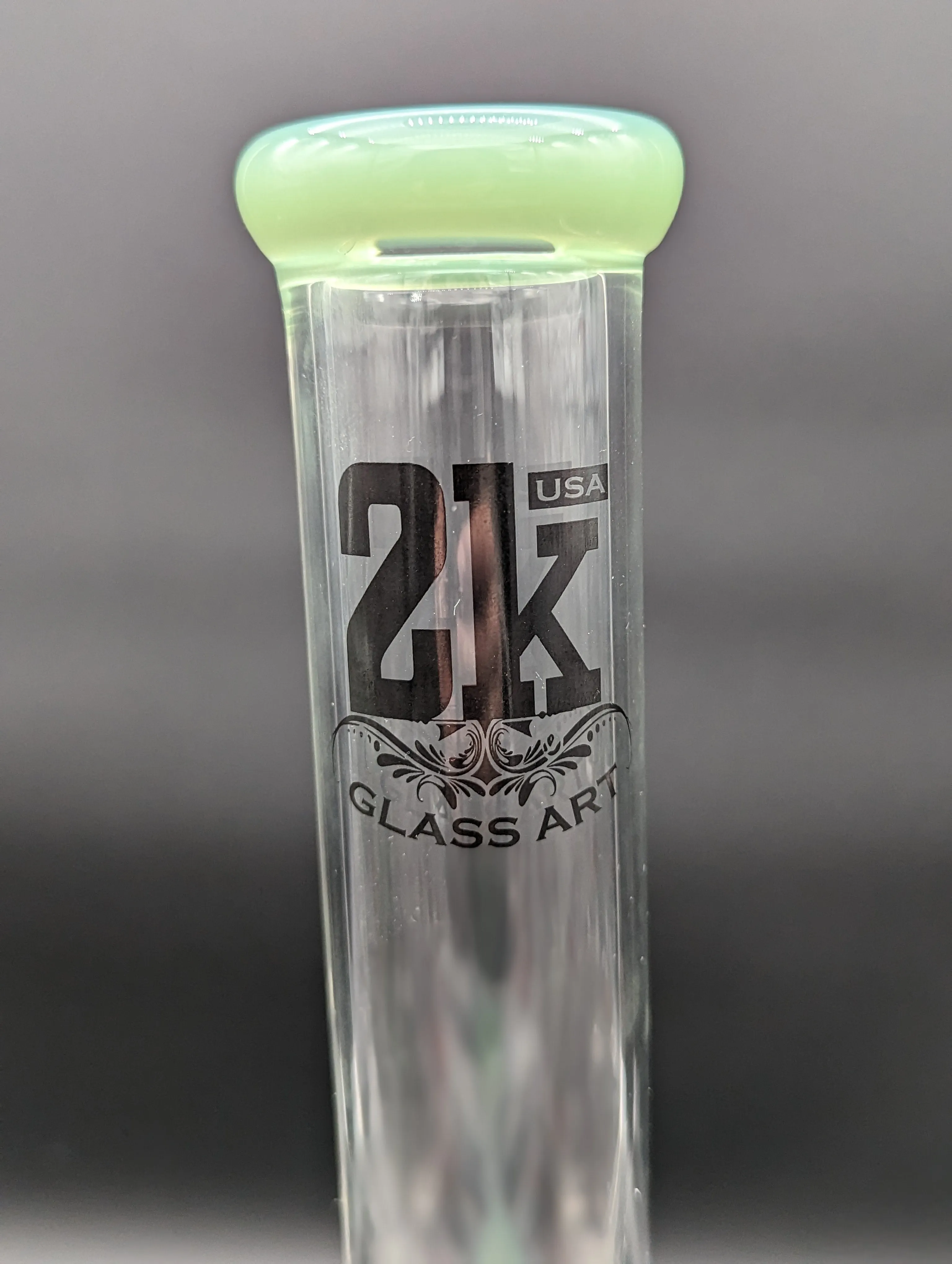 2K Glass Art 17 Showerhead Straight Tube Bong